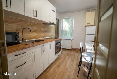 Apartament cu 2 camere decomandat, mobilat în Cornișa