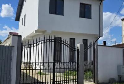 Casă cu 4 camere cu Teren 156 Mp în Central