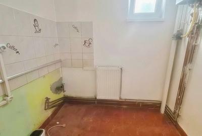 Apartament cu 3 camere semidecomandat în Mureșeni