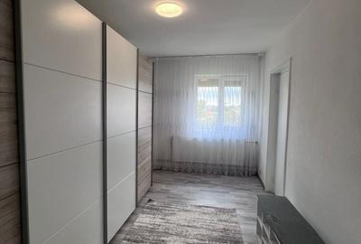 Apartament cu 4 camere în Traian - 2