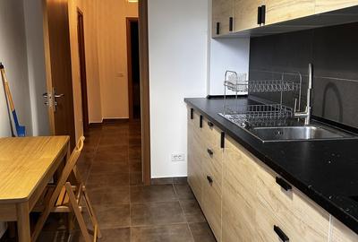 Apartament cu 3 camere în Apărătorii Patriei