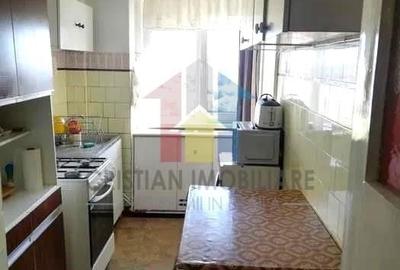 Apartament cu 3 camere decomandat în Radu Negru