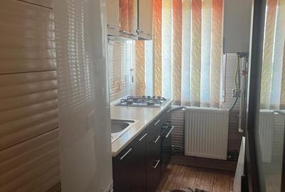 Apartament cu 2 camere semidecomandat în Micro 6 - 8