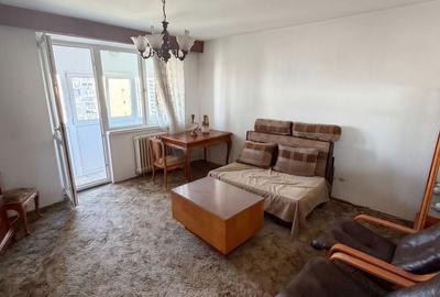 Apartament cu 3 camere semidecomandat, mobilat în Tineretului