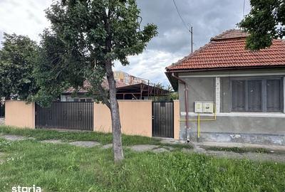 Casă cu 3 camere cu Teren 1100 Mp în Central - 2