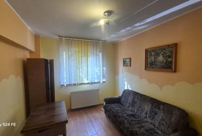 Apartament cu 3 camere decomandat în 1 Mai - 2