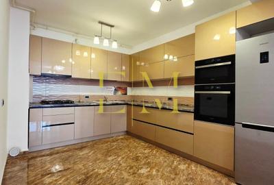 Apartament cu 3 camere decomandat în Tractorul