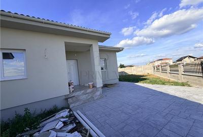 Duplex cu 4 camere cu Canalizare în Moșnița Nouă - 2