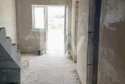 Duplex cu 3 camere cu Canalizare în Cristian - 5