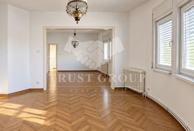 Apartament cu 5 camere semidecomandat în Vatra Luminoasă