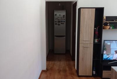 Apartament cu 3 camere semidecomandat în Ostroveni - 2