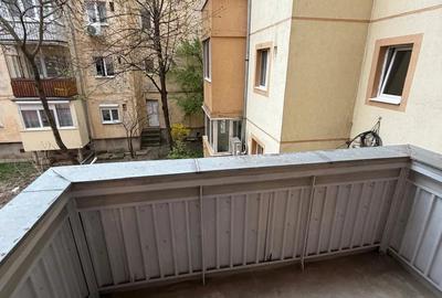 Garsonieră decomandată în Girocului