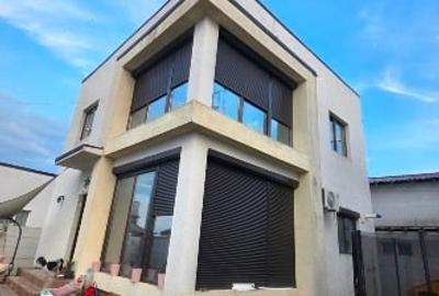 Casă individuală cu 3 camere cu Canalizare în Central