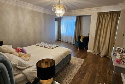 Casă cu 7 camere cu Teren 800 Mp în Central