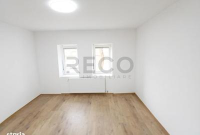 Casă cu 4 camere decomandat în Sântandrei