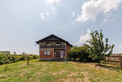 Casă individuală cu 3 camere cu Canalizare în Craiovei