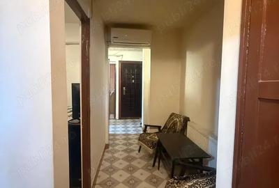 Apartament cu 3 camere decomandat în Costești