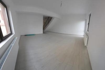Casă cu 5 camere cu Teren 250 Mp în Central
