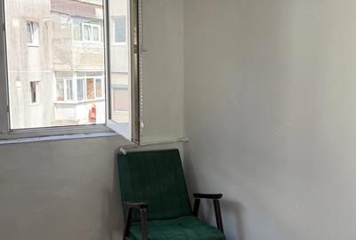 Apartament cu 2 camere nedecomandat, mobilat în Sud