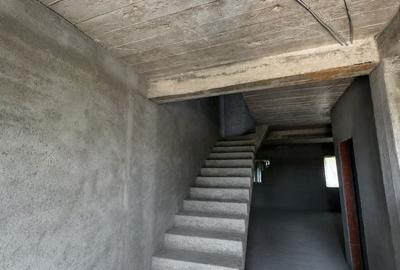 Casă cu 4 camere în Central - 2