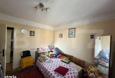 Apartament cu 3 camere semidecomandat în Central