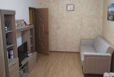 Apartament cu 2 camere semidecomandat, mobilat în Craiovița Nouă