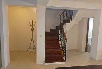 Casă cu 5 camere cu Teren 130 Mp în Central