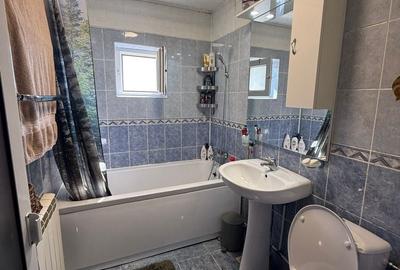 Apartament cu 2 camere semidecomandat în Micro 4 - 5