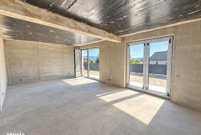 Casă cu 4 camere decomandat în Hărmanului