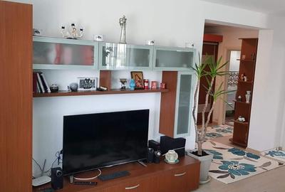 Apartament cu 3 camere decomandat în Mamaia