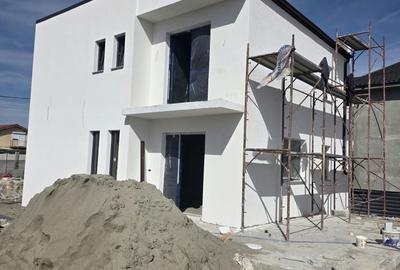 Casă cu 3 camere cu Teren 450 Mp în Calea București