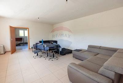 Spațiu comercial, de 2,400 mp, în Central - 1