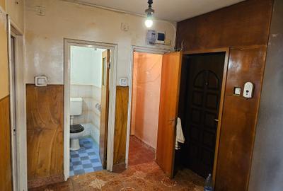 Apartament cu 3 camere decomandat în 1 Mai - 9