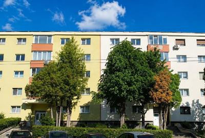 Apartament cu 3 camere decomandat în Răcădău