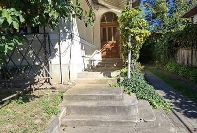 Casă cu 3 camere cu Teren 174 Mp în Central
