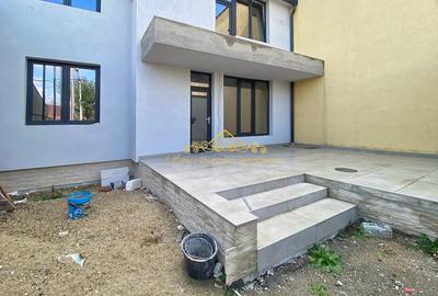 Casă individuală cu 7 camere cu Garaj în Andronache - 2