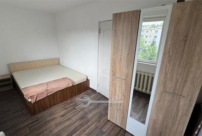Apartament cu 3 camere semidecomandat, mobilat în Tătărași