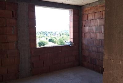 Casă cu 4 camere cu Teren 300 Mp în Central