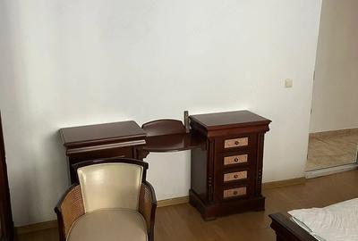 Apartament cu 3 camere decomandat în Vitan