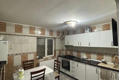 Apartament cu 3 camere semidecomandat în Central