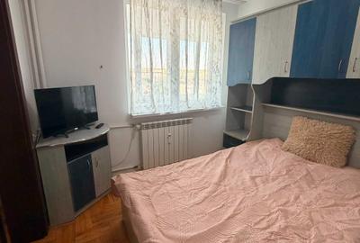 Apartament cu 3 camere semidecomandat în Decebal