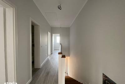 Casă cu 4 camere cu Teren 275 Mp în Remetea Mare