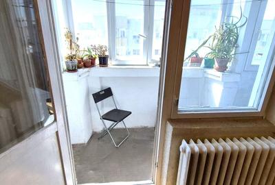 Apartament cu 3 camere decomandat în Tei
