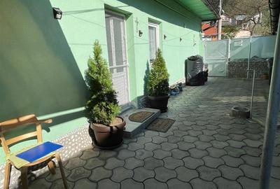 Casă cu 4 camere cu Garaj în Central - 1