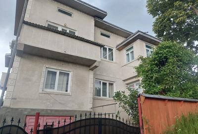 Casă cu 3 camere cu Teren 400 Mp în Fălticeni