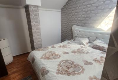 Apartament cu 3 camere semidecomandat în Gară