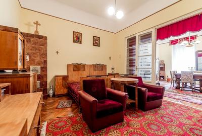 Apartament cu 3 camere semidecomandat, mobilat în Central