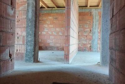 Casă cu 4 camere cu Teren 108 Mp în Valea Adâncă