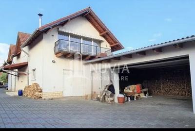 Casă cu 7 camere cu Teren 1500 Mp în Central - 1