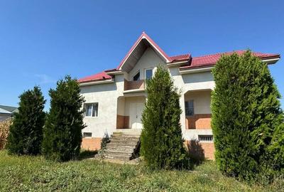 Casă cu 6 camere cu Teren 900 Mp în Central